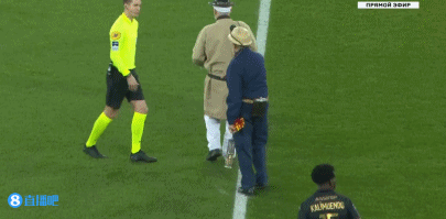 足球欧冠决赛将首次引入AI裁判辅助系统